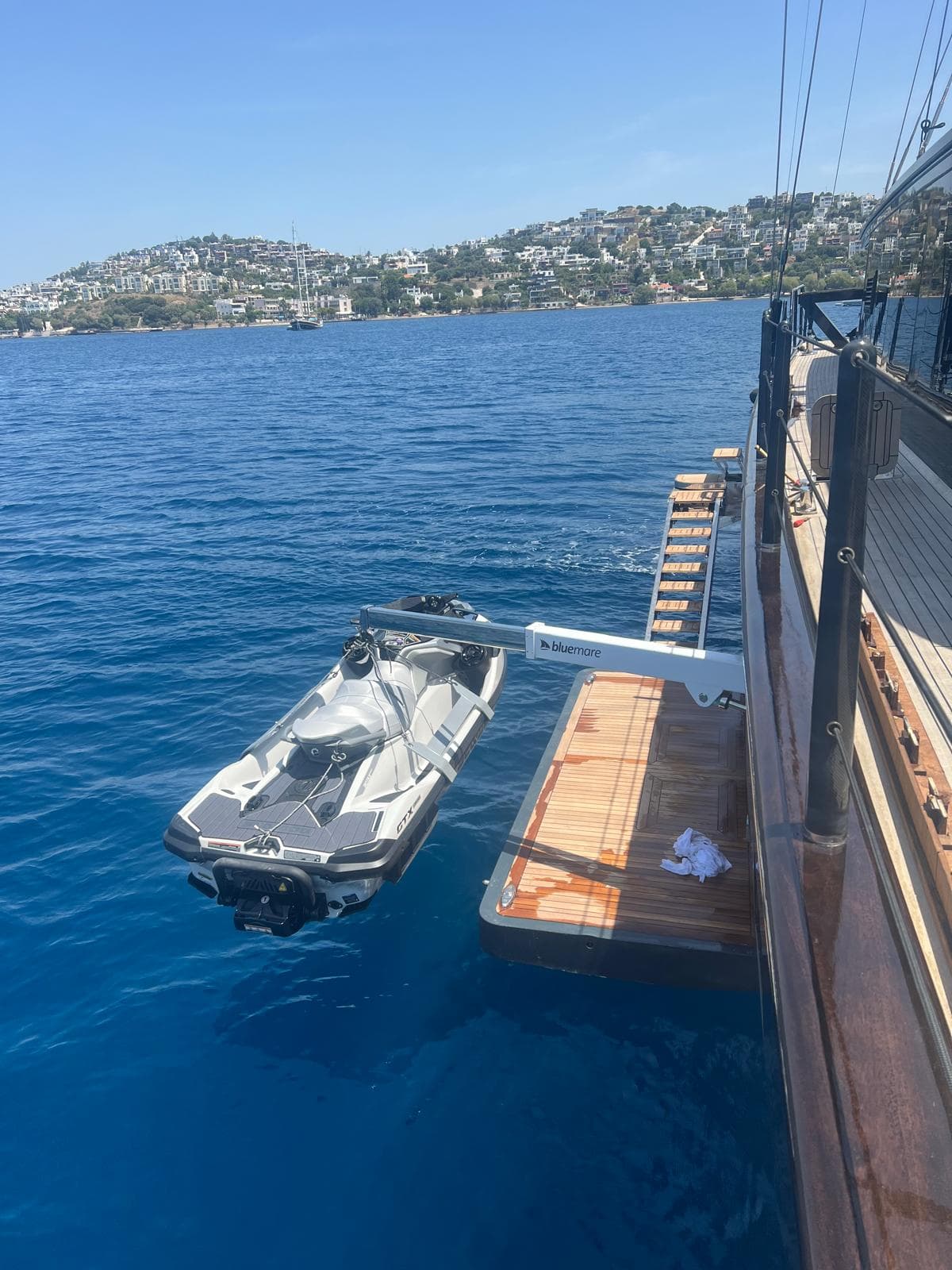 Side Hull Hydraulic Mobile Crane